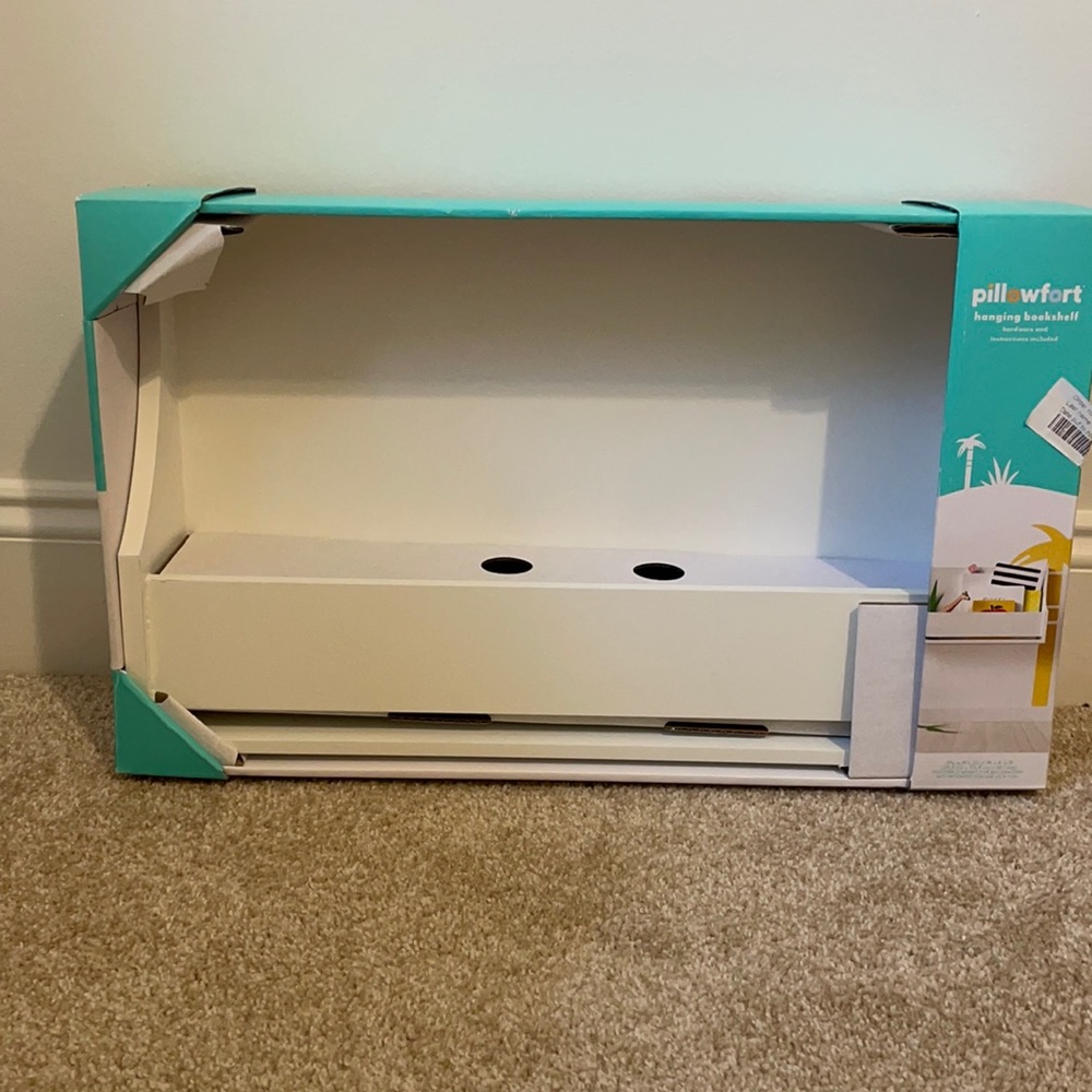 Pillowfort Hanging Bookshelf